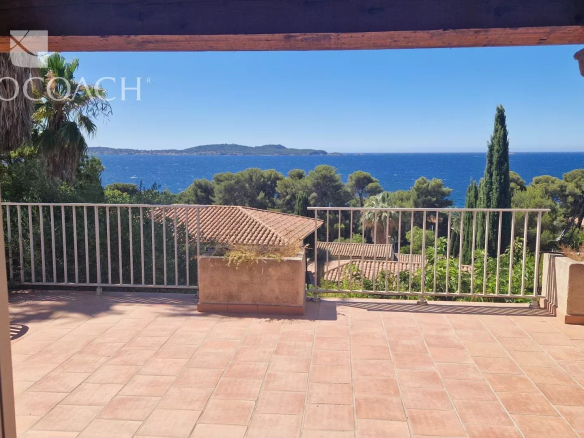 Panoramic sea view house