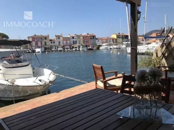 CHARMANTE MAISON DE PECHEUR T3 D’ANGLE – AMARRAGE 12M – PORT GRIMAUD