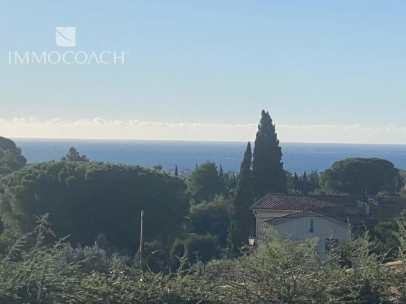 Magnifique vue mer pour cette villa proche de Cannes, limite MOUGINS