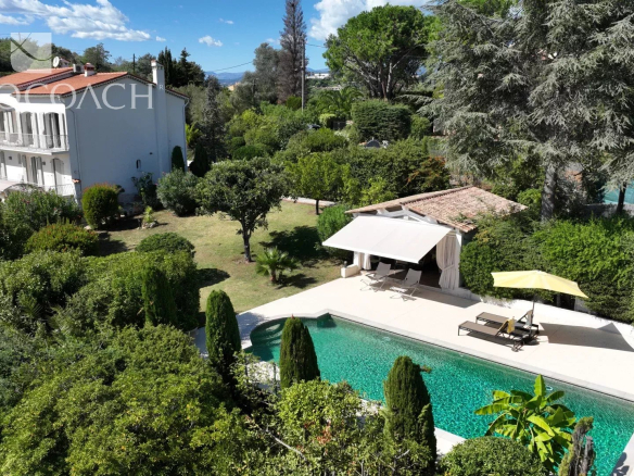 Magnifique vue mer pour cette villa proche de Cannes, limite MOUGINS