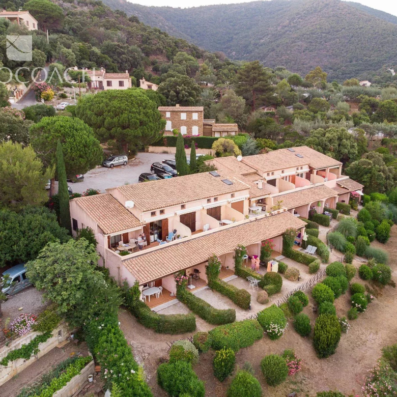 Penthouse villa, city center, 5 bedrooms with garage (4 cars) – sea, city and hill/city views