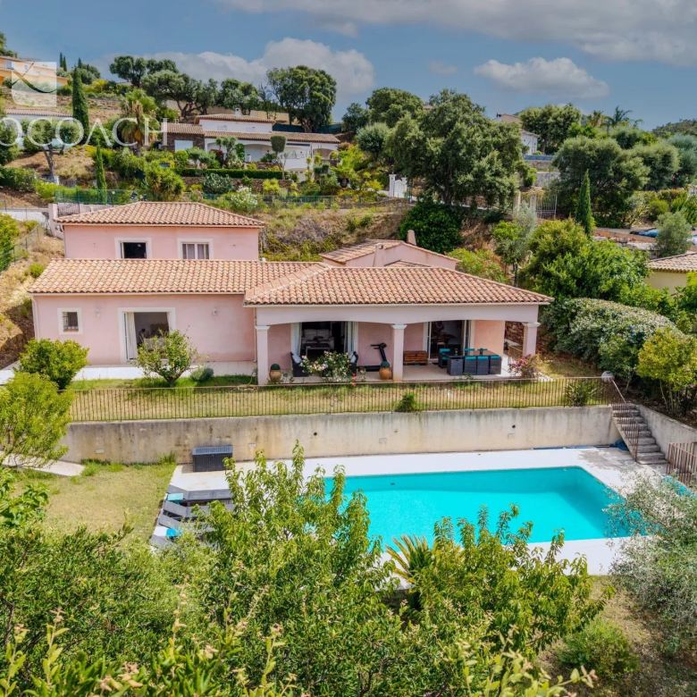 Penthouse villa, city center, 5 bedrooms with garage (4 cars) – sea, city and hill/city views