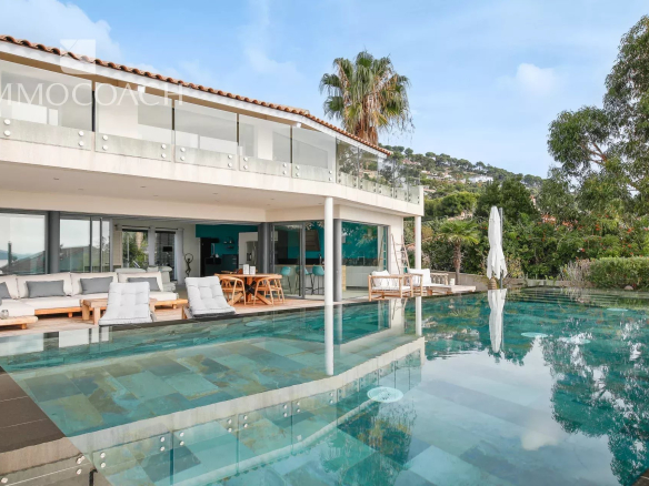 Villa contemporaine vue mer et mer à pied…