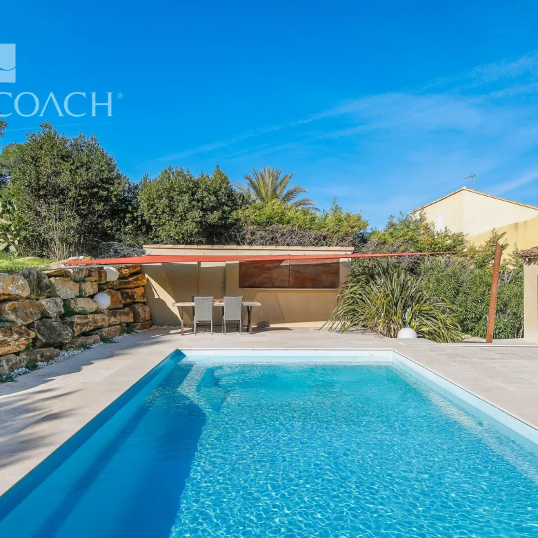 Elégante maison d’architecte avec piscine, pool house, garage et jardin