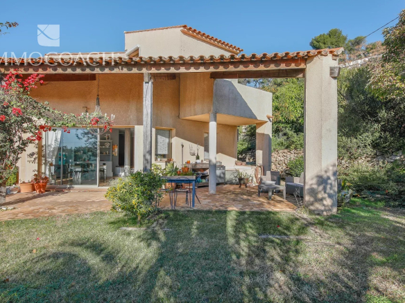 CARQUEIRANNE, à deux pas du village et 10 minutes du port