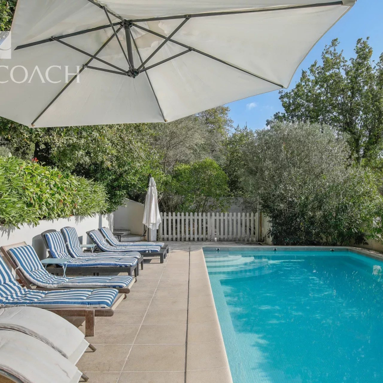 Grasse : Maison de Maître avec Potentiel Constructible Majeur !