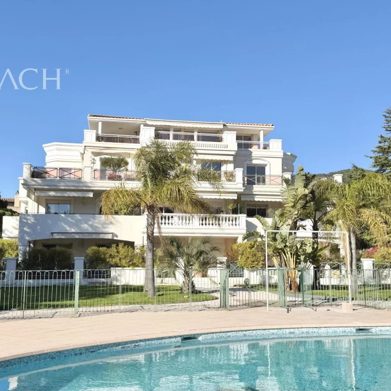 Villa with sea view near the town centre and beach in La Croix-Valmer