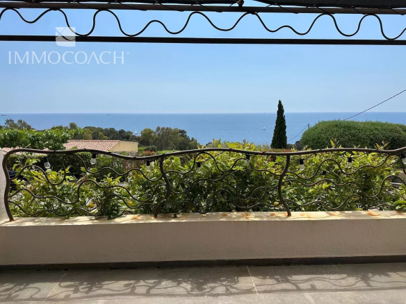 Sea view and bucolic setting in Carqueiranne