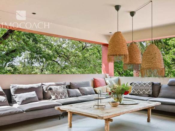 TOULON CAP BRUN - CALM LOCATION - ELEGANT RESIDENCE WITH PRESERVED CHARM