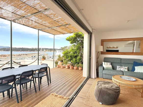 LE PRADET, right on the water, nestled in a verdant setting.