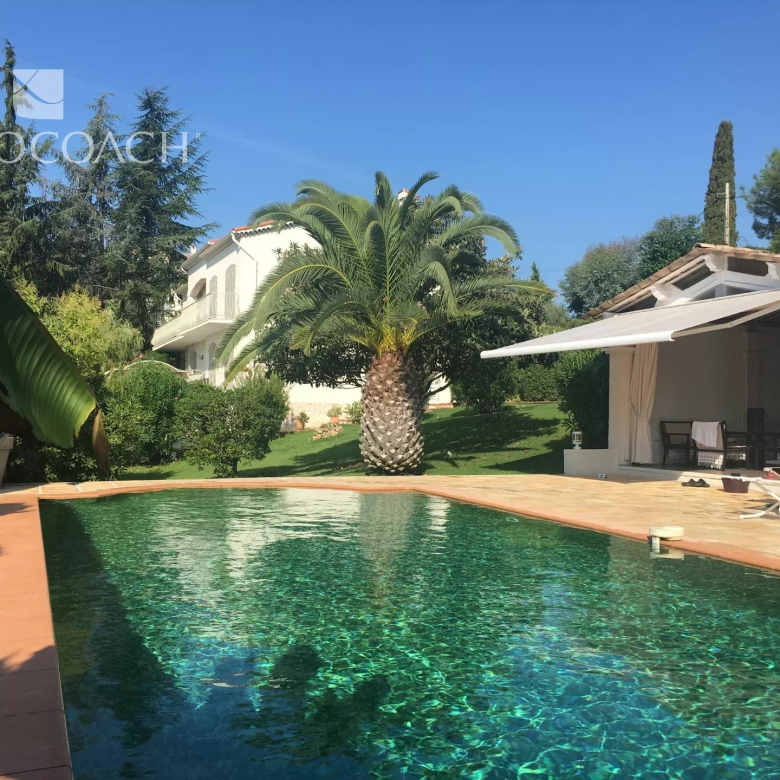 Bormes les Mimosas: Propriété avec 2 maisons, piscine, garage