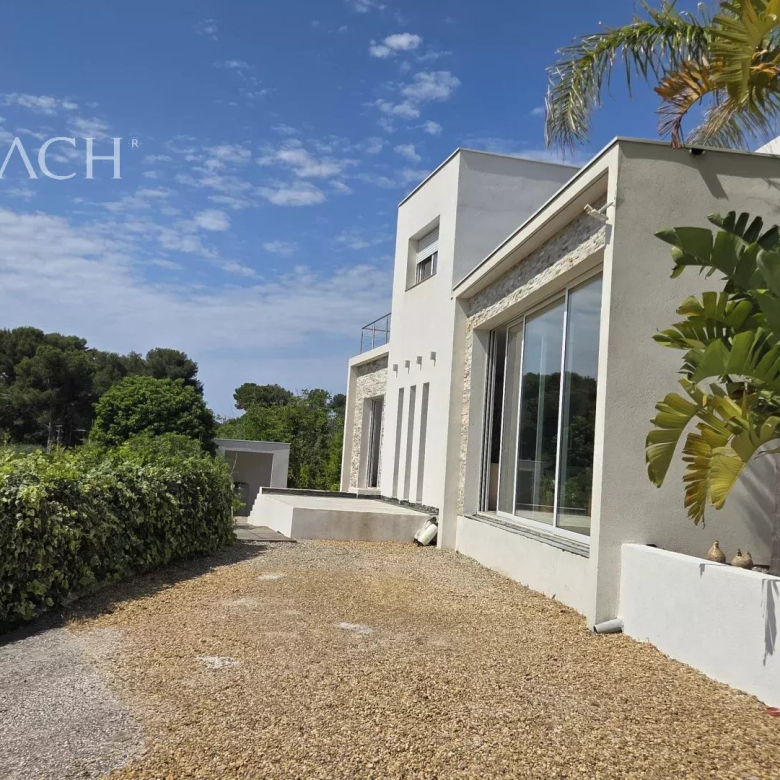 Propriété avec vue dégagée, piscine et parc