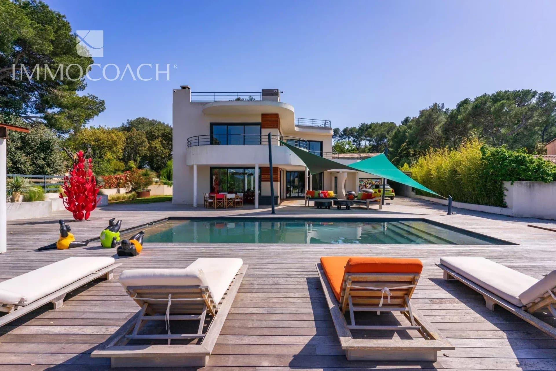 Californian villa with swimming pool on a flat plot in Carqueiranne, unobstructed view and quiet.