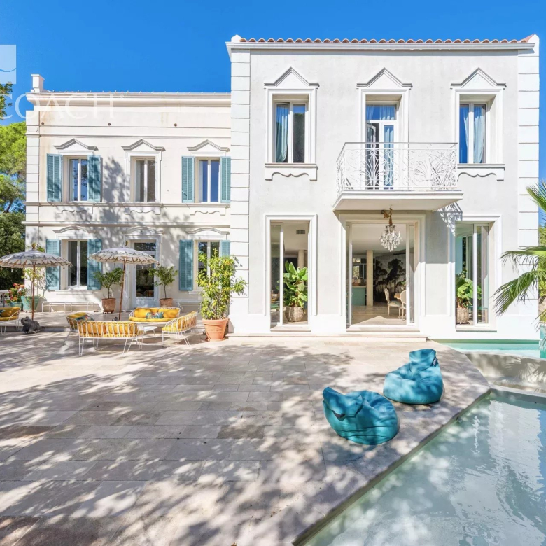 Luxury real estate photo | Charming Properties