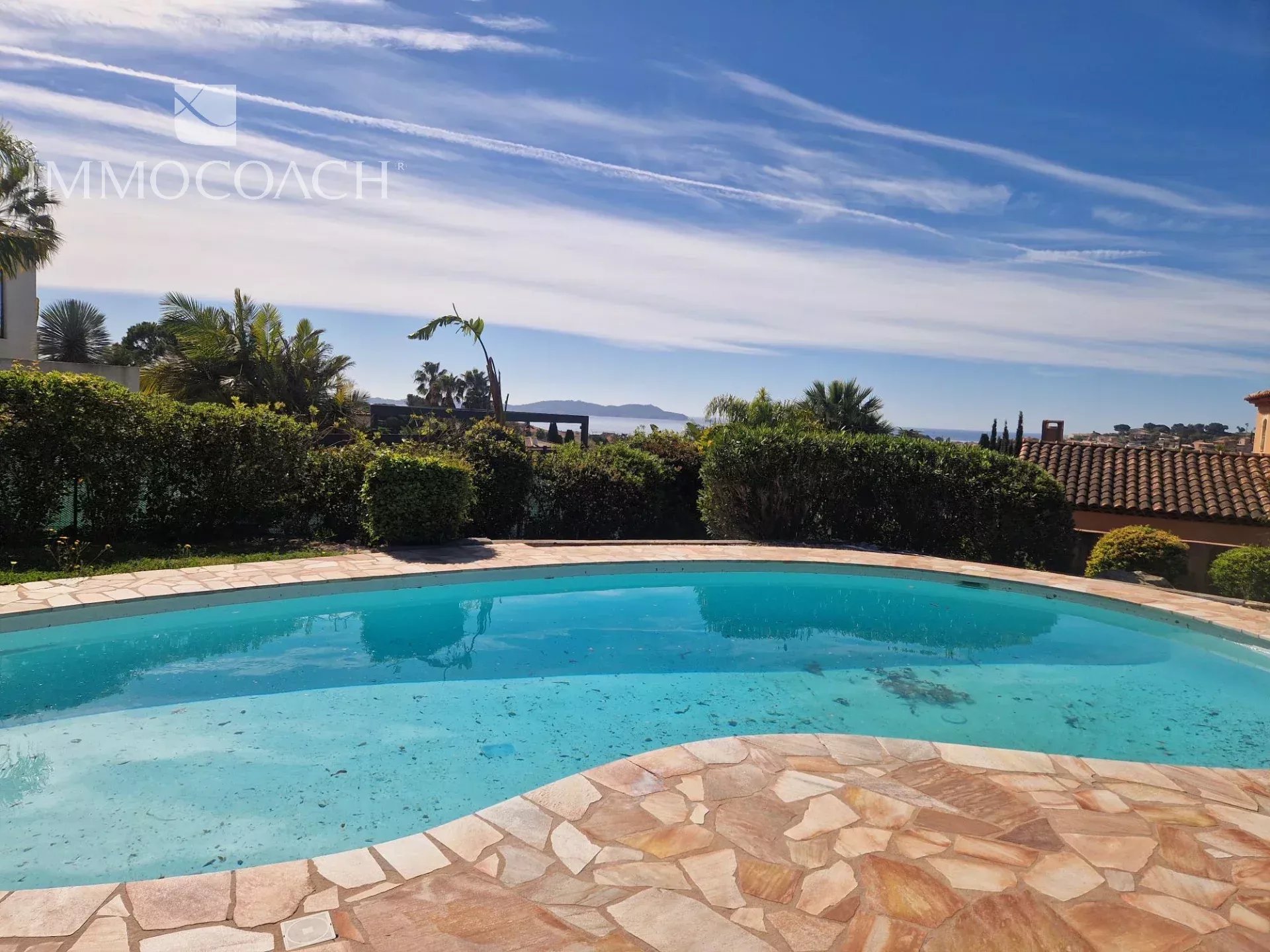 Villa with sea view in Carqueiranne View of a swimming pool with garden and sea in the background, Carqueiranne.