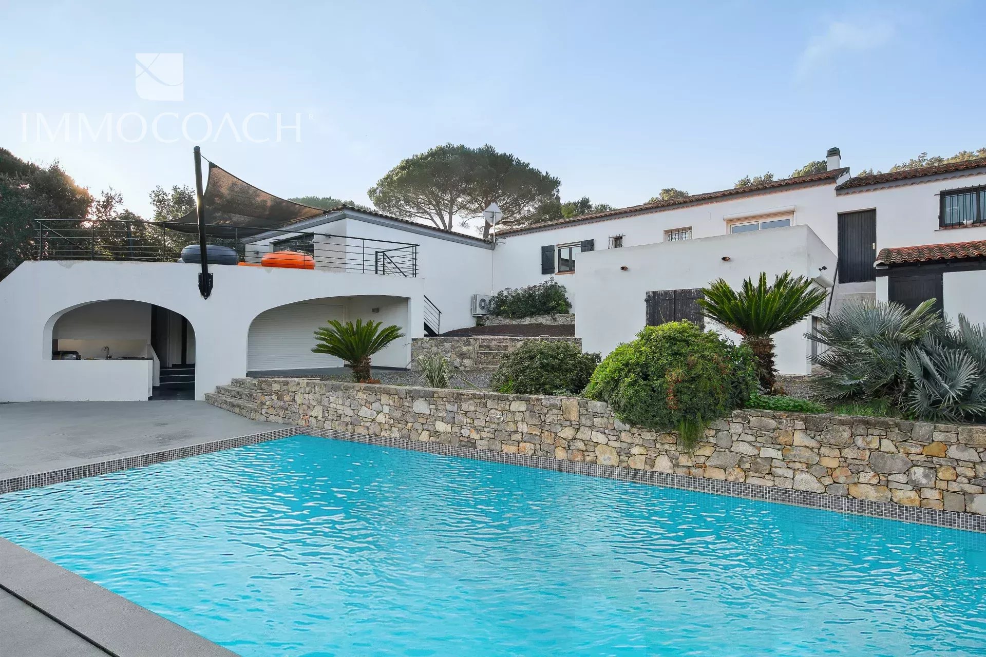 Property with swimming pool in Bormes-les-Mimosas Property with two houses and swimming pool on a 3000 m² plot in Bormes-les-Mimosas.