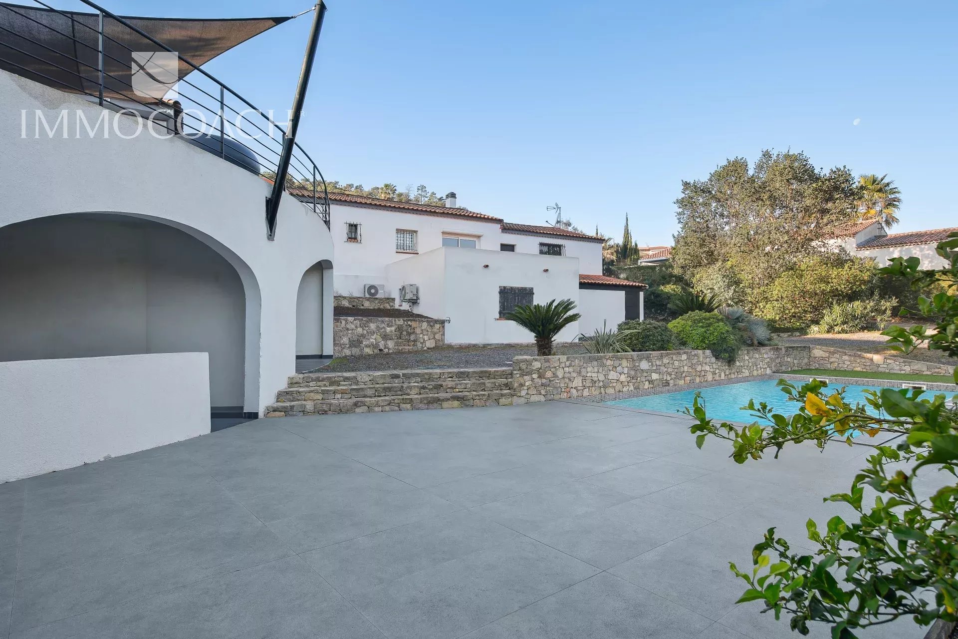Property with swimming pool in Bormes-les-Mimosas Property with swimming pool and terrace, comprising two houses on a 3000 m² plot in Bormes-les-Mimosas.