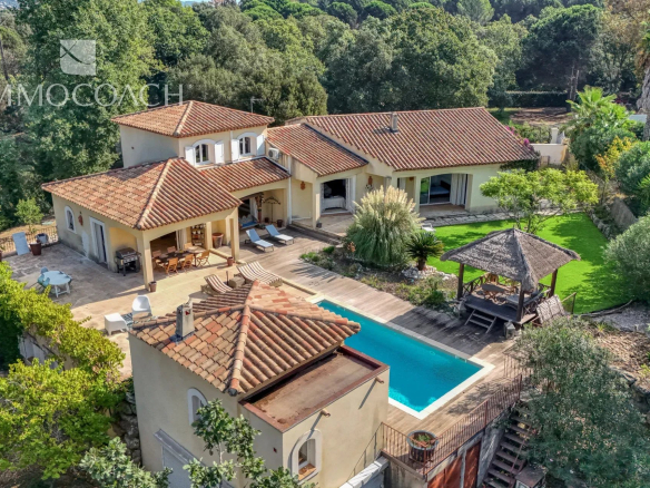 Neo-Provençal villa with swimming pool and garden in Bormes-les-Mimosas