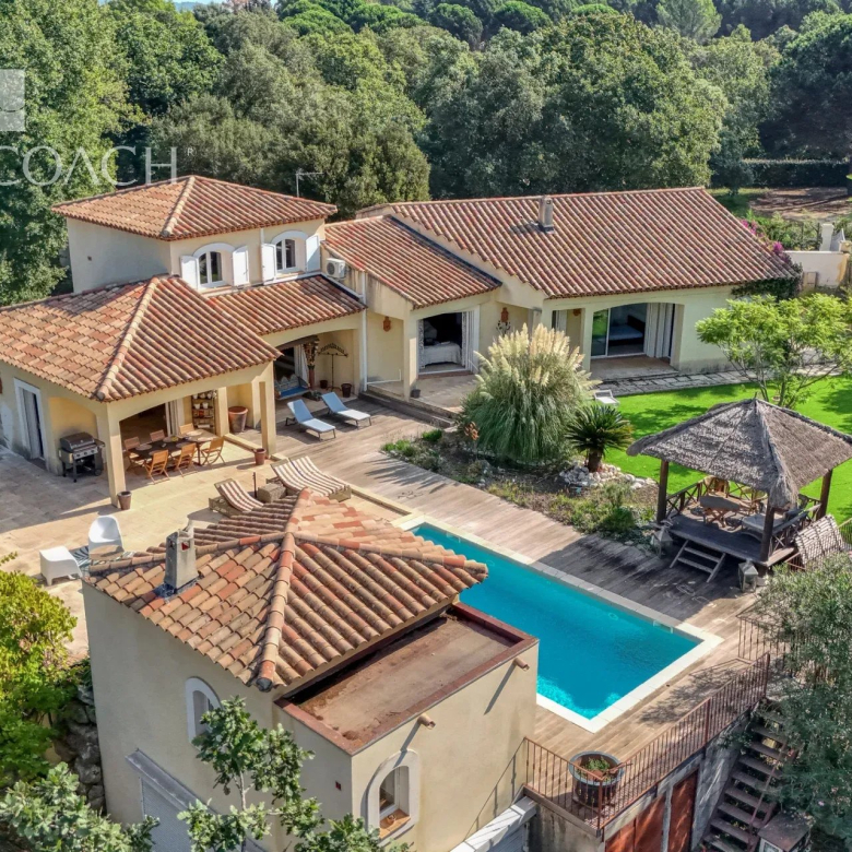Luxury real estate photo | Charming Properties