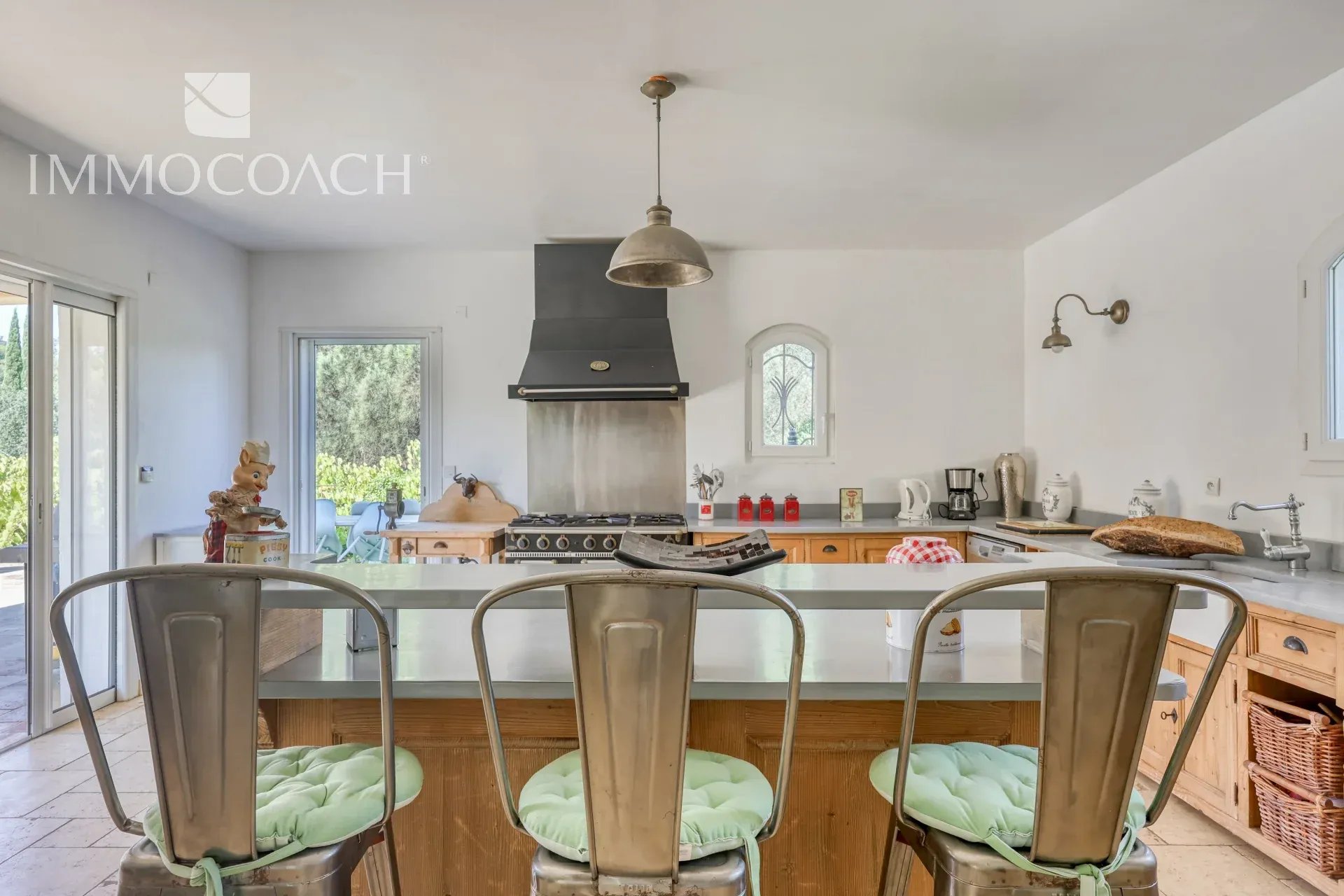 Kitchen of a neo-Provençal villa Modern kitchen with bar and chairs in a neo-Provençal villa in Bormes-les-Mimosas.