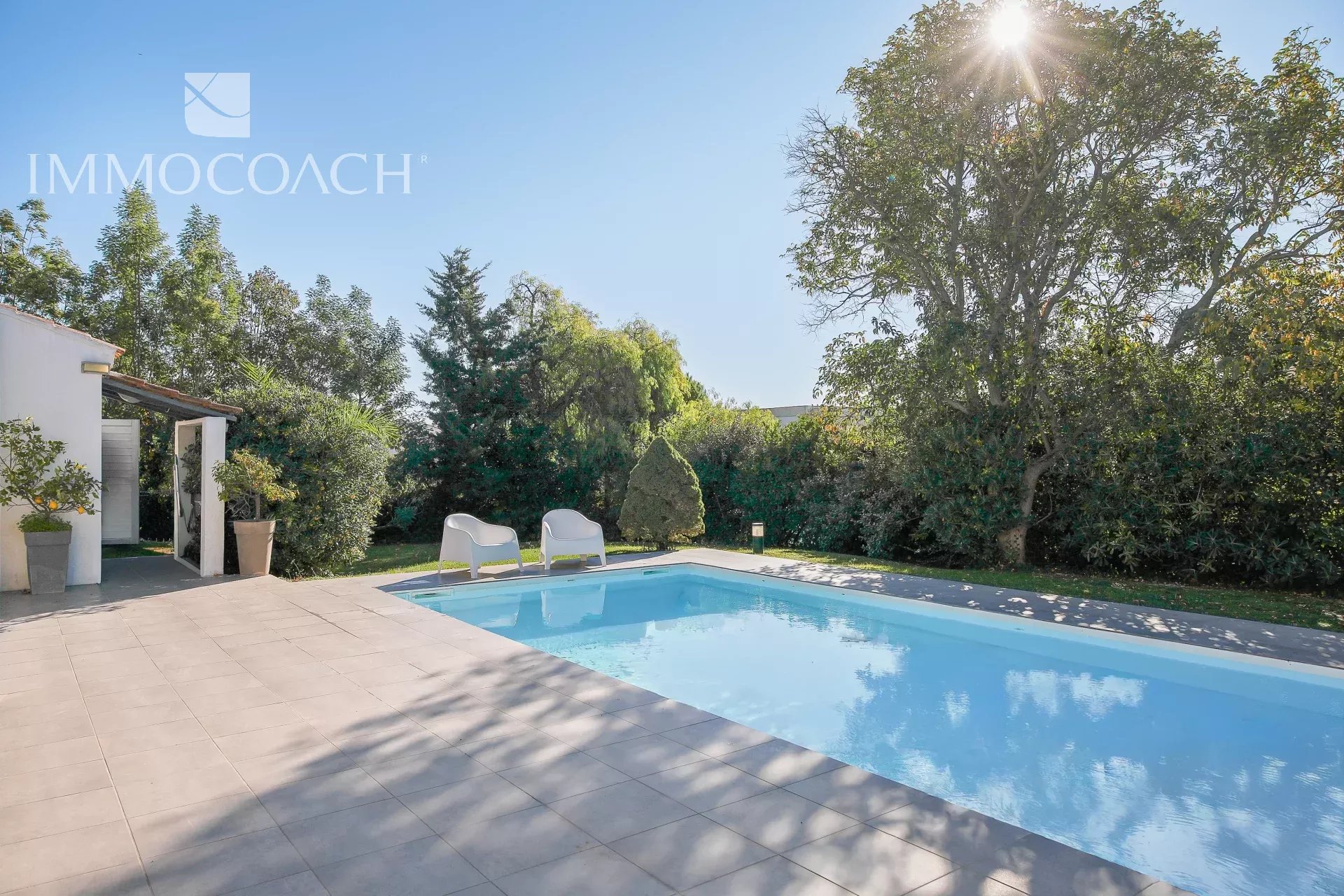 Villa avec piscine à Carqueiranne Villa de plain-pied avec piscine sur un terrain plat à Carqueiranne.