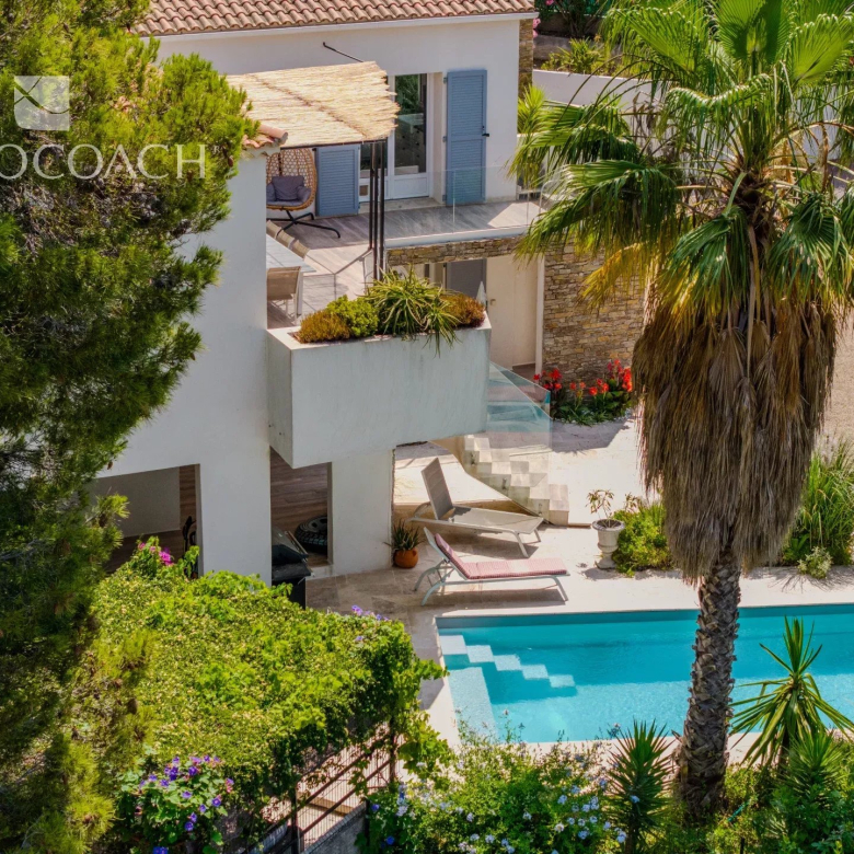 Luxury real estate photo | Charming Properties