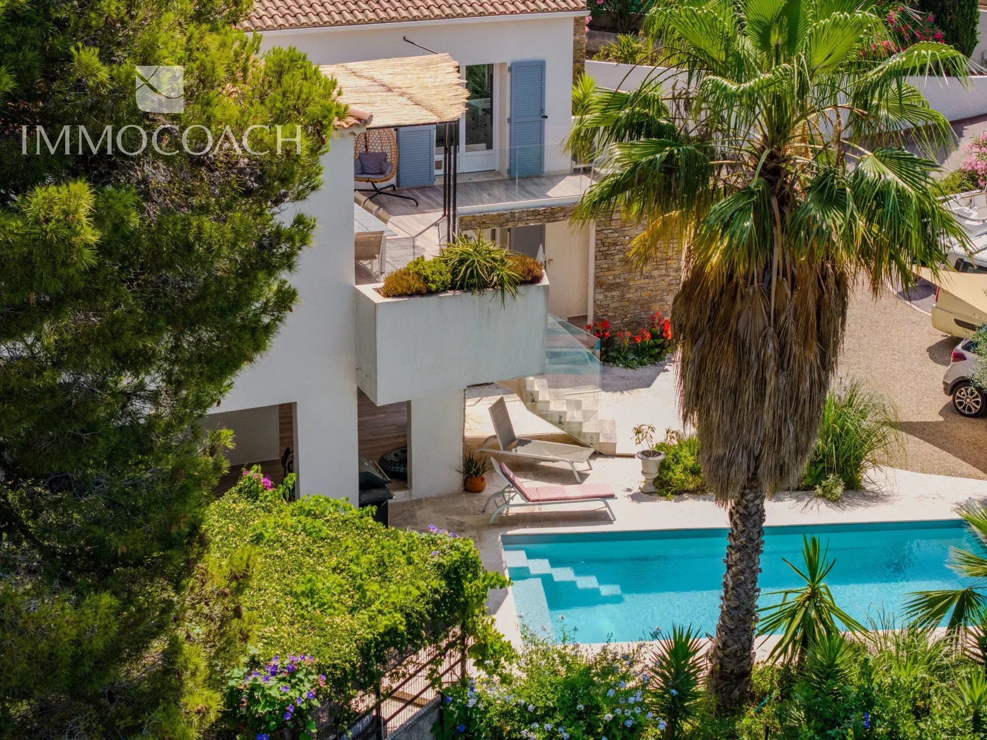 Renovated house in Carqueiranne Renovated house with swimming pool and garden in Carqueiranne, view from above.