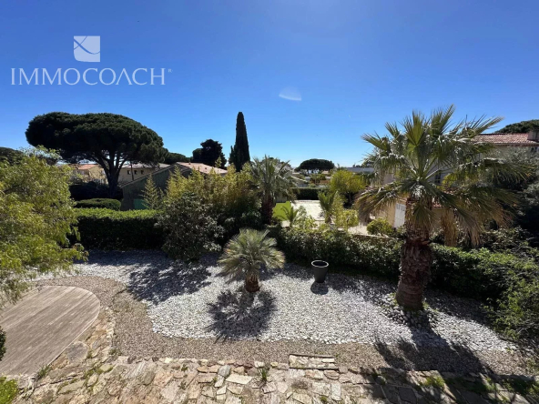 Villa proche de la mer et des commerces au port de Carqueiranne