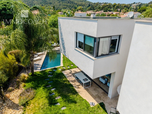 Hyères : Villa Contemporaine avec Piscine et Garage