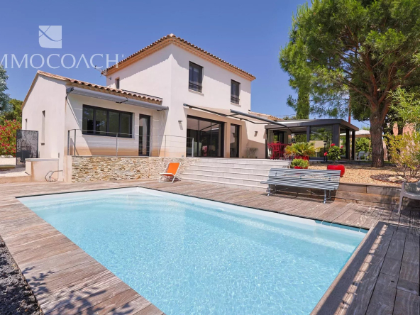 Villa récente dans un cadre bucolique à Hyères