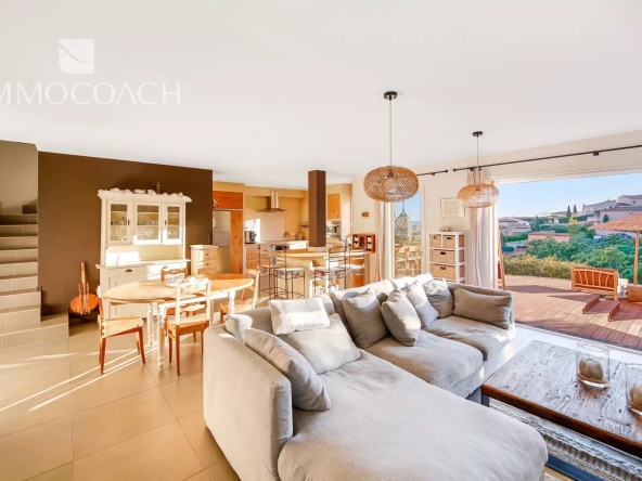 Belle villa vue panoramique jusqu’à la mer