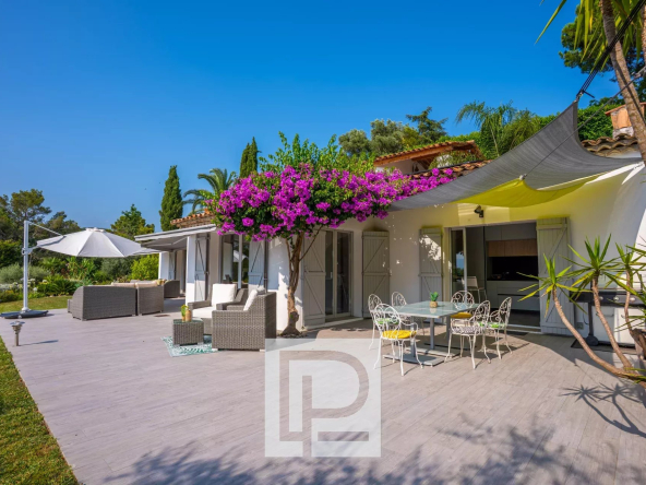 Superbe villa provençale rénovée à deux pas du vieux village de Mougins