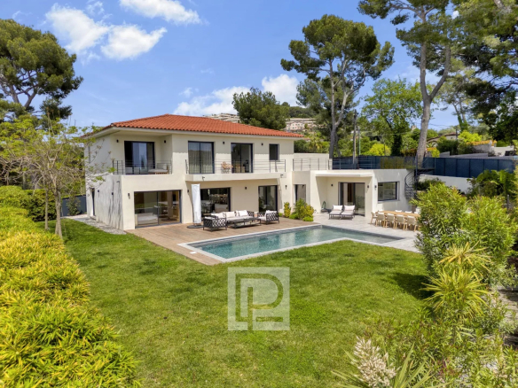 Residential cannet - contemporary house