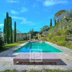 Mougins Village – Propriété de charme avec vue panoramique sur la mer jusqu’à l’arrière-pays