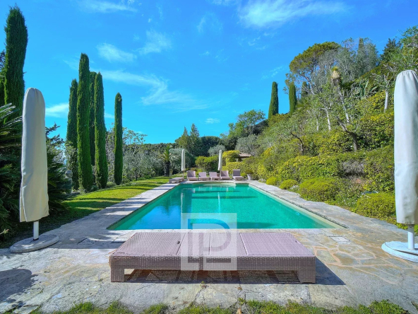 Mougins Village – Charming property with panoramic sea views to the hinterland