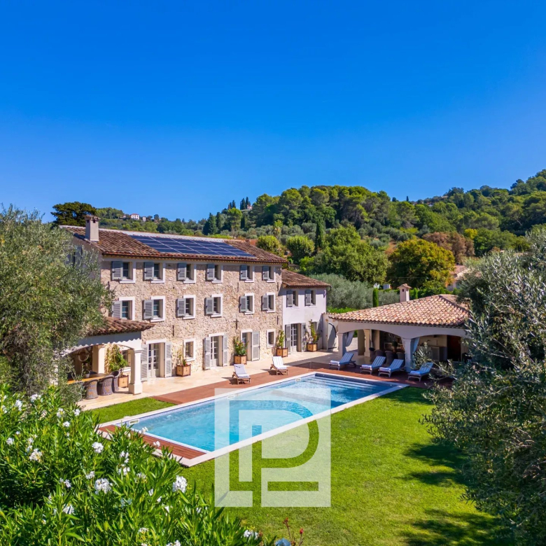 Superbe propriété de charme au calme absolu avec tennis – Aux portes de Mougins