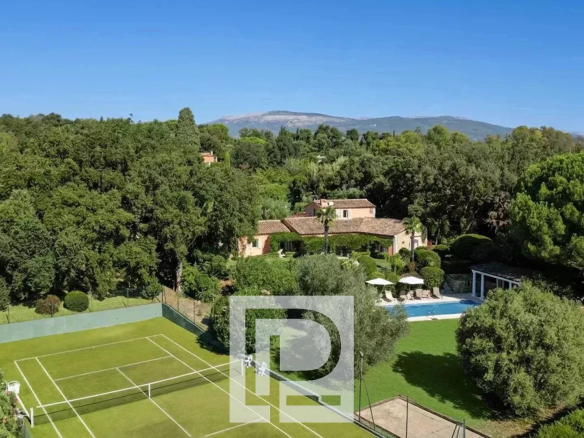 Superbe propriété de charme au calme absolu avec tennis – Aux portes de Mougins