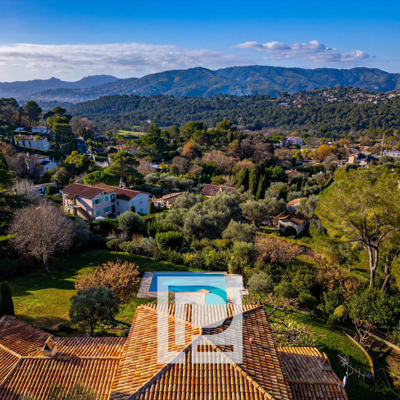 Villa contemporaine remarquable aux volumes généreux, au calme, proche toutes commodités