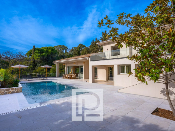 Villa contemporaine remarquable aux volumes généreux, au calme, proche toutes commodités