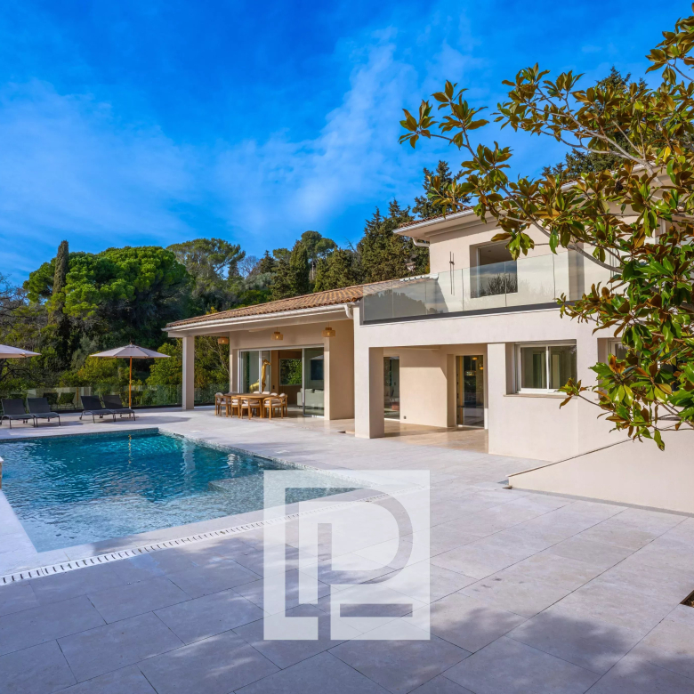 Superbe villa provençale au panorama exceptionnel – Calme absolu