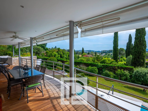 MOUGINS – Villa contemporaine avec vue Panoramique