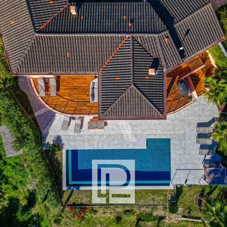 Superbe villa contemporaine avec vue mer et village au cœur du secteur le plus recherché de Mougins