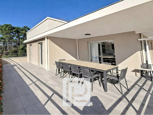 Appartement villa/toit – Au sein d’une résidence neuve au coeur de Mougins – Vue village de Mougins et collines avoisinantes