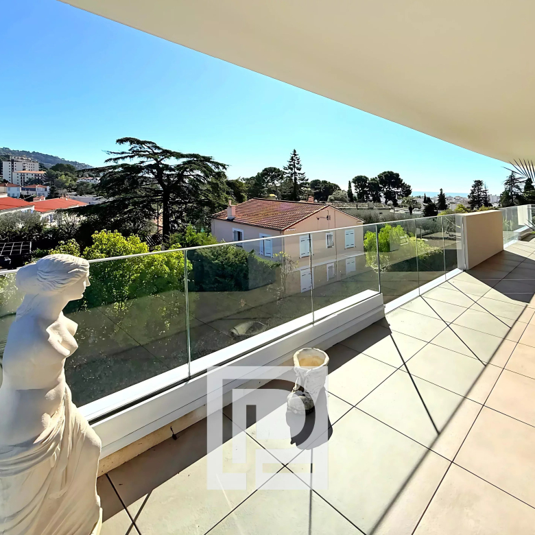 Secteur Cannet Europe – Appartement rénové avec très jolie vue dégagée