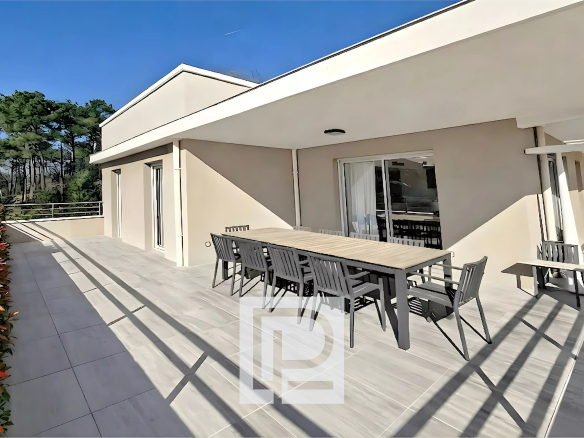 Penthouse apartment – ​​In a new residence in the heart of Mougins – View of Mougins village and surrounding hills