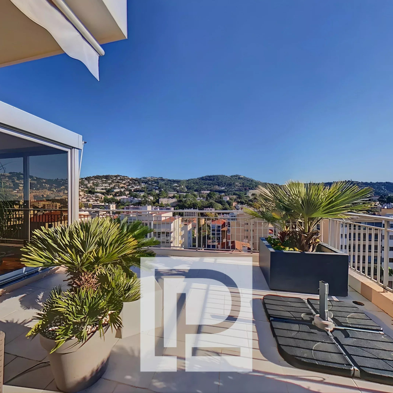 Quartier Victoria – Avant dernier étage – Belle vue mer et Estérel