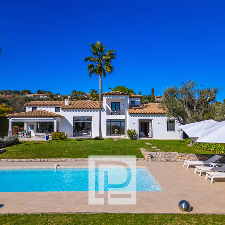 Superbe appartement familial aux volumes généreux et au charme haussmannien de 105m2 dans le quartier Charonne/Porte de Vincennes, Paris 20