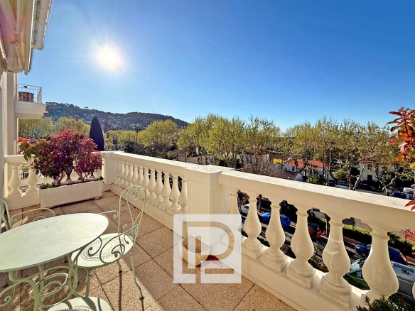 Quartier Mairie/Tivoli – Dernier étage d’angle  – Dans une résidence de renom et standing – A pied des commerces