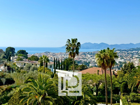 Quartier résidentiel – Avant dernier étage – Vue mer et Estérel