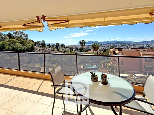 Quartier Victoria – Avant dernier étage – Belle vue mer et Estérel